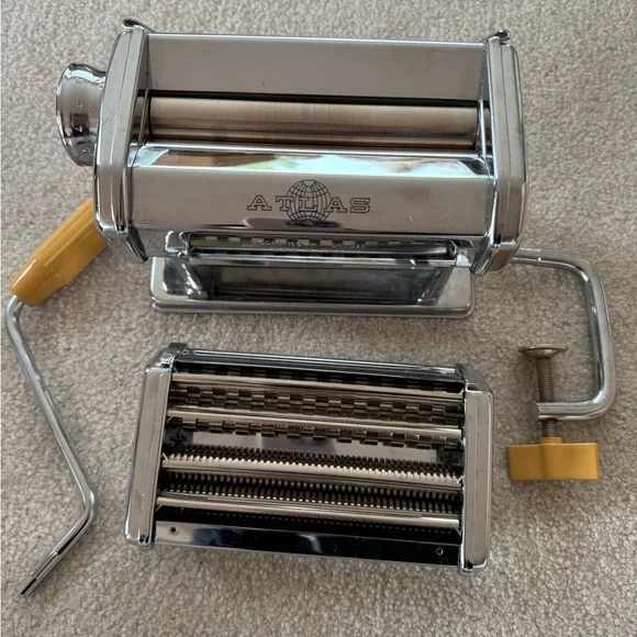 Atlas Silver Pasta Maker - Picture 3 of 4